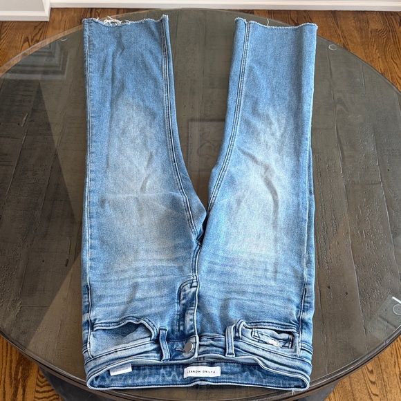 Flying Monkey Light Blue Cropped Jeans. Womens Size 27. Inseam 27 in. Stretch - Picture 7 of 8